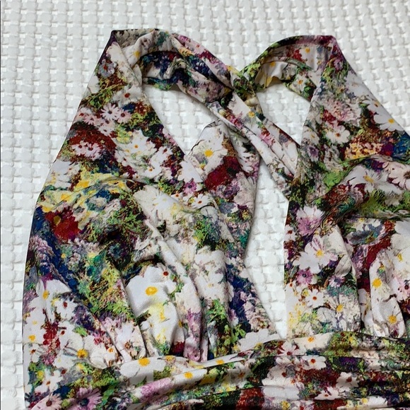 Floral halter top - Picture 2 of 7